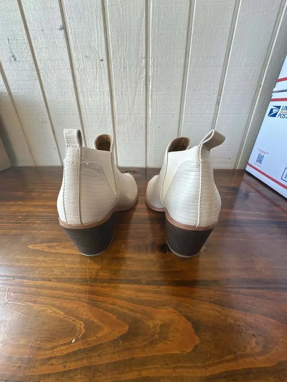 DV Dolce Vita Frilli Women's White Pointed Toe Stacked Heel Ankle Booties